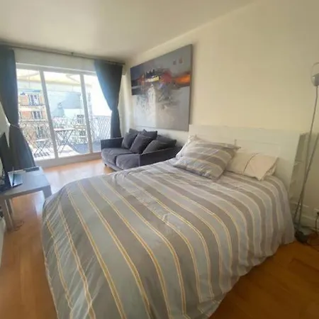 Апартаменты Studio Trocadero Tour Eiffel Avec Terrasse Air Conditionne 4 P *